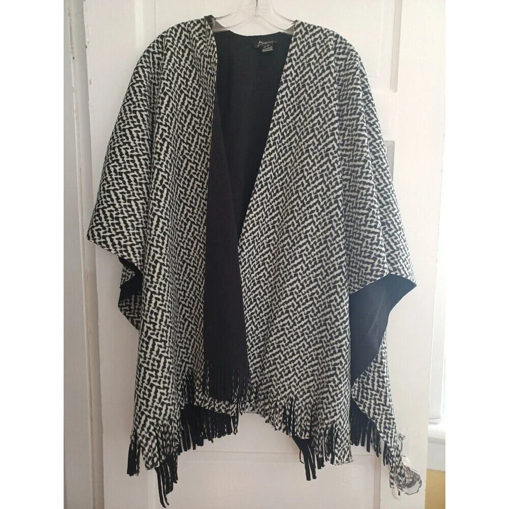 Eivissa black white fleece cape shawl wrap womens one size fringed reversible?